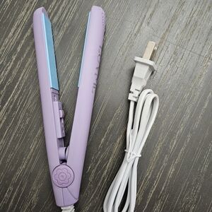 LUVME Hair Straightener Mini. Portable, Light, Compact. Use To Straighten/ Curl